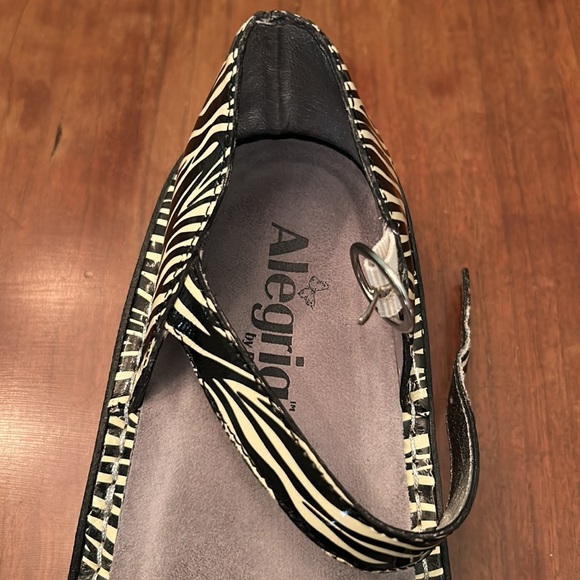 Algeria zebra striped shoe - Picture 3 of 4